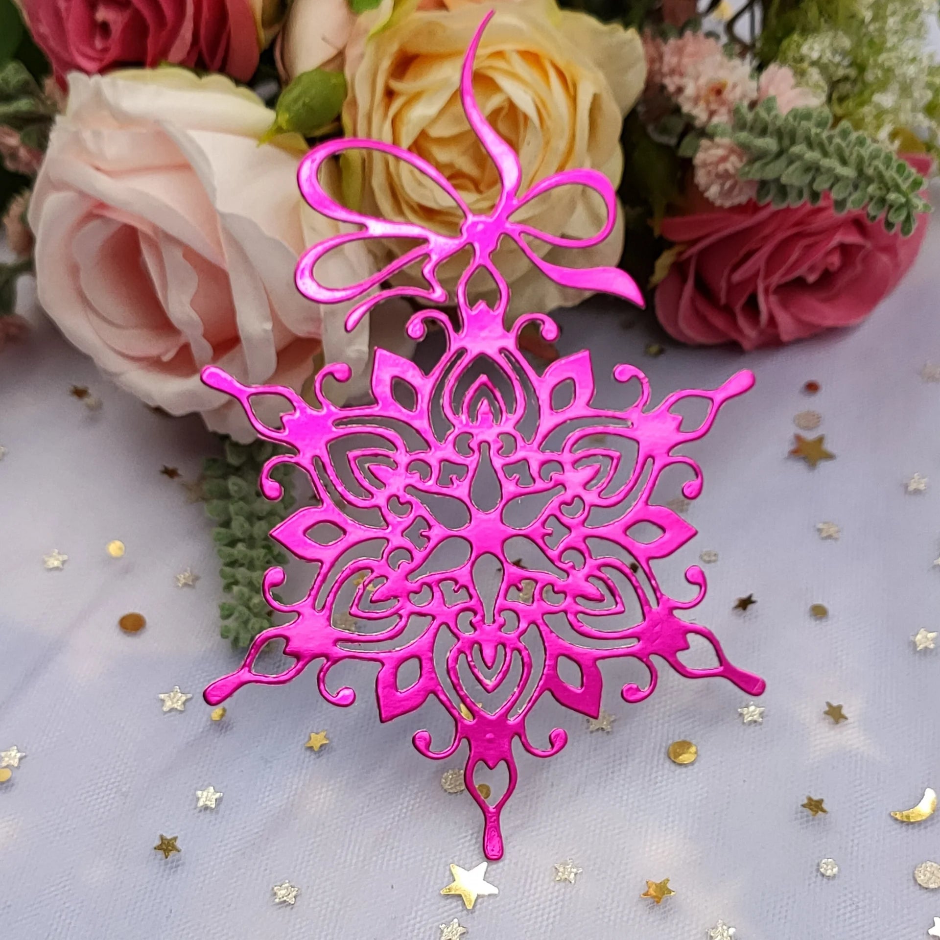 Exquisite and Intricate Snowflake Metal Cutting Die, 8 cm x 12 cm/3.14 in x 4.72 in