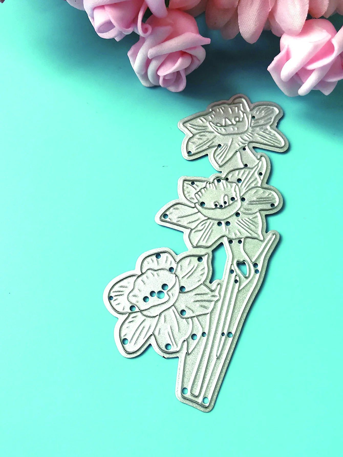 Stunning Daffodil Metal Cutting Die, Size on Photo