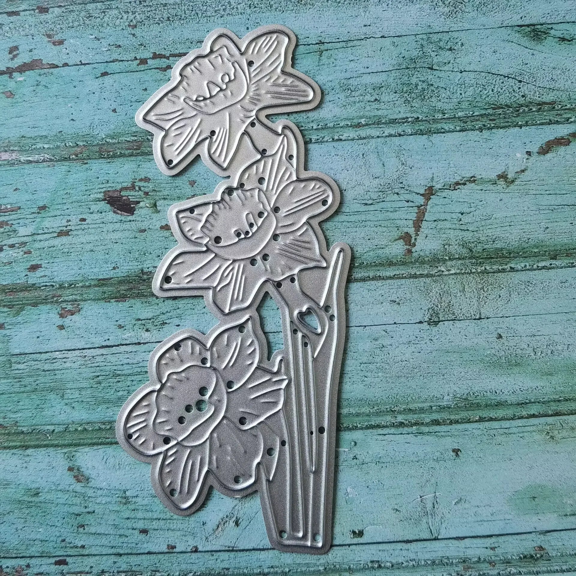 Stunning Daffodil Metal Cutting Die, Size on Photo