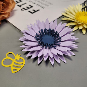 Pretty Petals with Bee Metal Cutting Die, 13.2 cm x 10 cm/5.2 in x 3.9 in