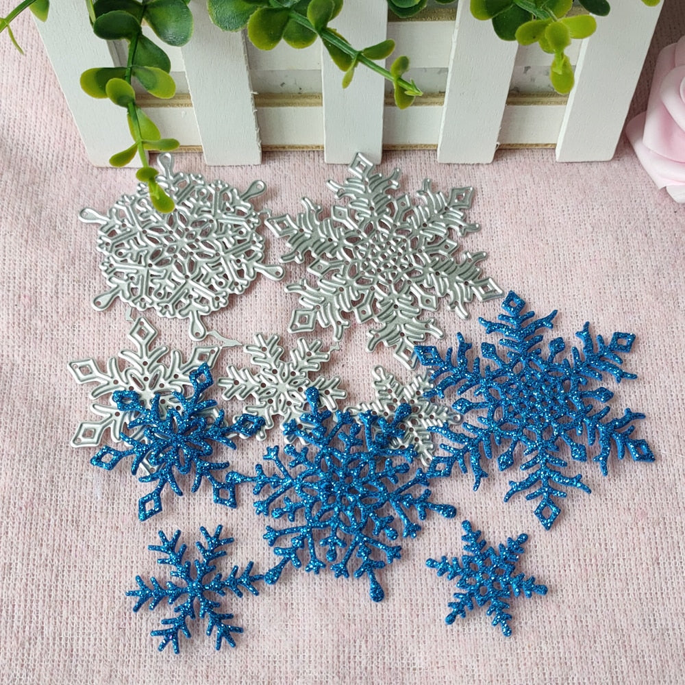 Snowflakes Metal Cutting Dies, 12.1 cm x 10.3 cm, 5 Pieces - Craft World