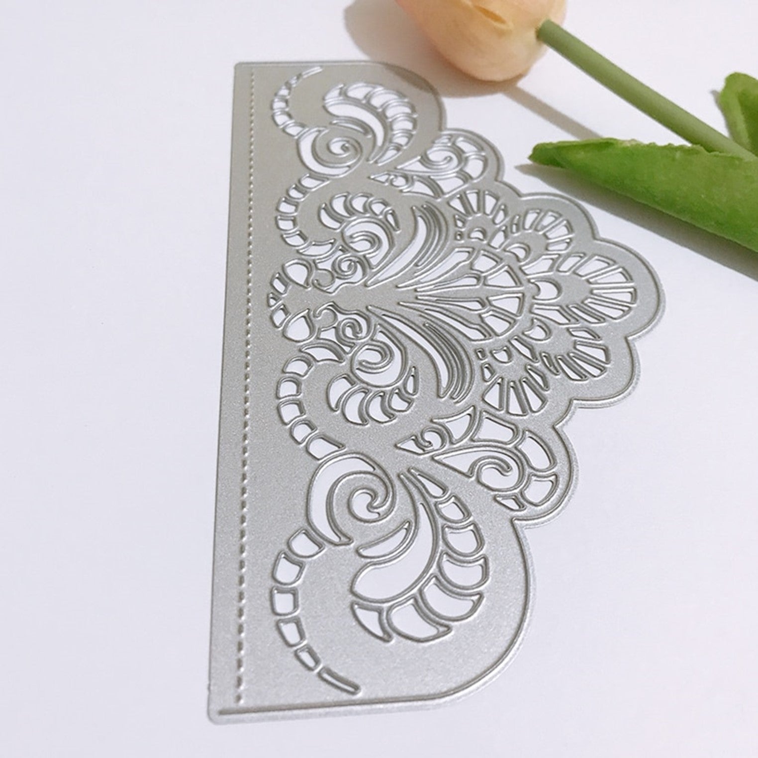 Lacey Design Scalloped Metal Cutting Die, 15 cm x 8.4 cm/5.90 in x 3.30 in - Craft World